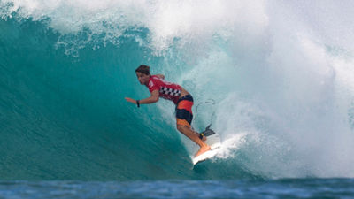 Surfing is revered in Hawaii. // © 2016 WSL/Cestari 3