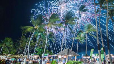Watch beachside fireworks during the “First Annual Culinary Heroes” event presented by The Kahala Hotel & Resort. // © 2018 Hawaii Food & Wine Festival