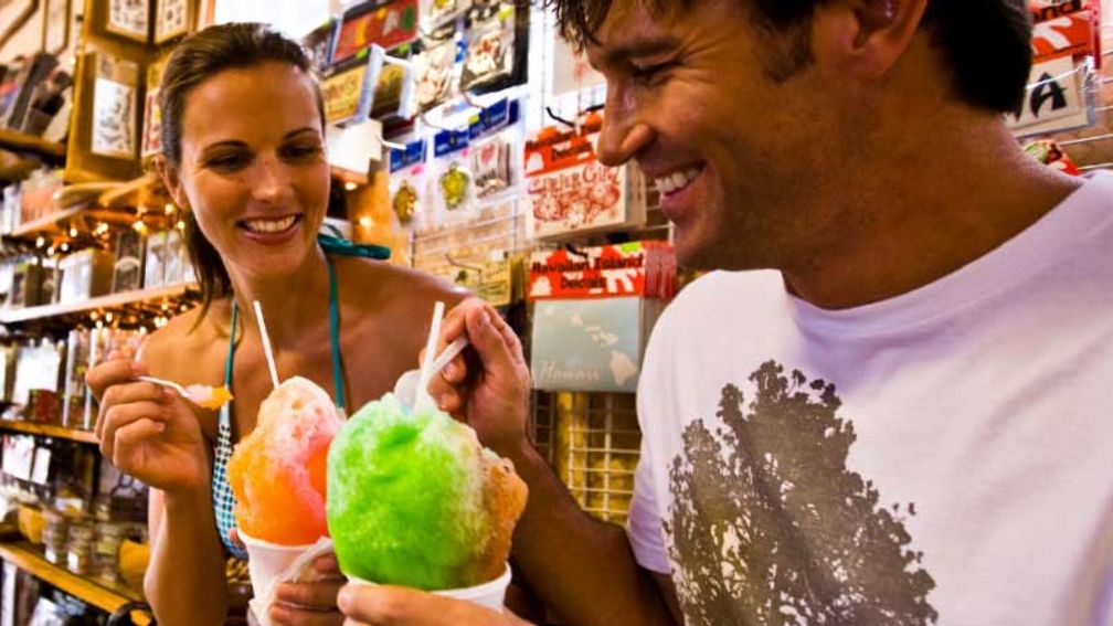 Local favorites such as shave ice are popular with visitors as well. // © 2014 Hawaii Tourism Authority 2