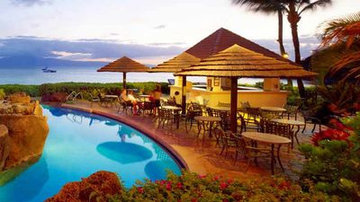 Sheraton Maui’s Cliff Dive Bar has added a grilled skewer menu to appeal to families. // © 2014 Sheraton Maui Resort and Spa 2