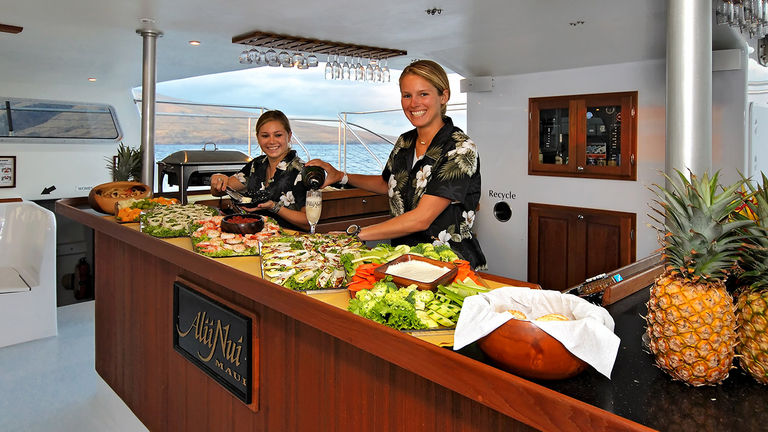 Alii Nui’s sunset sail comes with a lavish, all-you-can-eat dinner buffet.