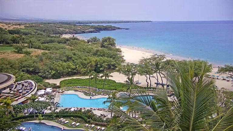 A click of the keyboard takes clients to real-time Hawaii locations like Westin Hapuna Beach Resort.