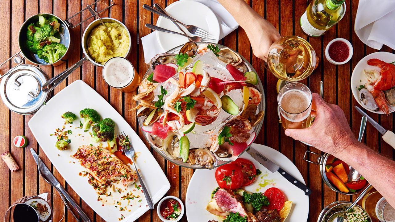 Clients can support the efforts of Hawaii growers, ranchers and fishermen by choosing farm-to-table restaurants.
