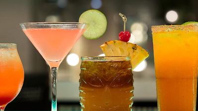 The nightly Manager’s Reception serves free drinks, one of many perks for Embassy Suites guests. // © 2018 Embassy Suites by Hilton Oahu Kapolei