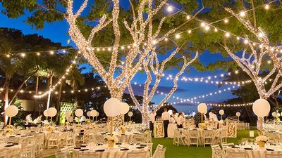Four Seasons Resort Hualalai on Hawaii Island gets ready to ring in the new year with a dazzling outdoor party. // © 2016 Four Seasons Resort Hualalai