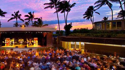 Hilton Waikoloa Village's luau captivates crowds three night each week. // © 2016 Hilton Waikoloa Village