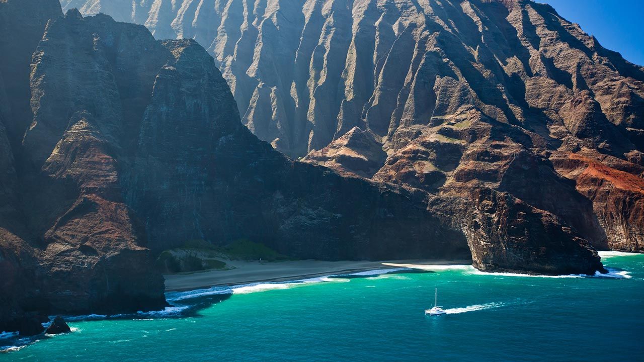 Hawaii Considers Resort Bubbles as Tourism Businesses Struggle
