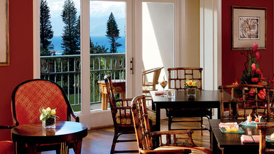 In Ritz-Carlton Kapalua's Club Level lounge, indoor and outdoor seating set a sophisticated stage for food and drinks throughout the day. // © 2015 The Ritz-Carlton Kapalua, Maui