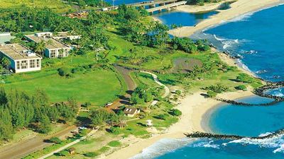 Hilton Garden Inn Kauai Wailua Bay has a prized east-coast location, where the Wailua River meets the sea. // © 2016 Hilton Garden Inn Kauai Wailua Bay