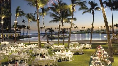 Hilton Hawaiian Village’s beachside lawn is the largest such space in Waikiki. // © 2015 Hilton Hawaiian Village