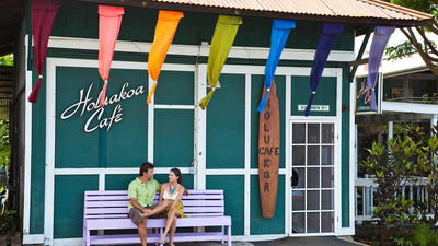 Holuakoa Cafe, a favorite Holualoa haunt, serves organic farm-to-table food and locally-grown coffee.