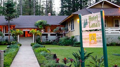 Front steps lead to a wide, inviting porch at Hotel Lanai. // © 2016 Hotel Lanai