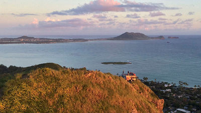 A hike up Kaiwa Ridge Trail leads to stunning windward Oahu views. // © 2016 Vance Martin