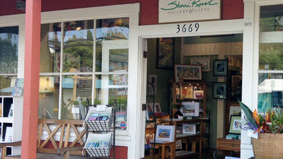 Artist Sherri Reeve sets up shop in a quaint plantation-style building in Makawao. // © 2015 Marty Wentzel