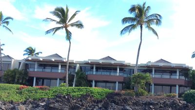 One- and two-bedroom oceanfront condominium villas are available at Mauni Lani Point on Hawaii Island. // © 2014 Diane Merlino