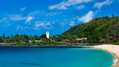 The calm summer waters of Waimea Bay // © 2013 HTA/Tor Johnson 3