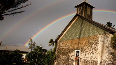 Double rainbows are an extra bonus during a rainy day in Hawaii. // © 2014 HTA/Tor Johnson