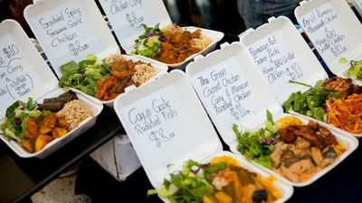 The farmers market at Kapiolani Community College serves local food.