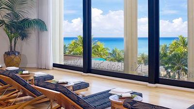 Na Hoola Spa at the Hyatt Waikiki features ocean views from its fifth-floor relaxation areas. // © 2015 Hyatt Regency Waikiki Beach Resort and Spa