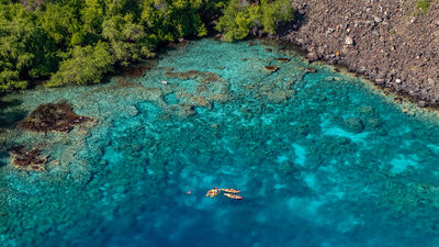 Kona Boys’ tours combine the scenery of Kealakekua Bay with stories of Hawaiian history.