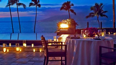 The Serenity Pool After Hours program brings fantasies to life for Four Seasons Maui’s guests. // © 2016 Four Seasons Resort Maui at Wailea 2