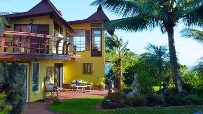 The Opua House at Maui Eco Retreat offers themed rooms with ocean views. // © 2014 Maui Eco Retreat 2
