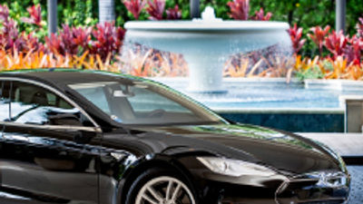 Four Seasons’ Green Limousine
