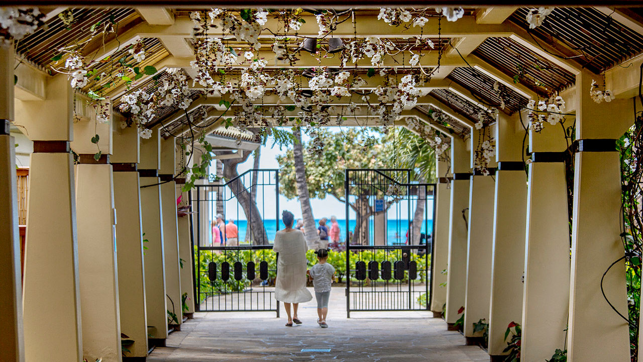 A trellised walkway creates a peaceful transition between Aston Waikiki Beach Tower and busy Kalakaua Avenue.