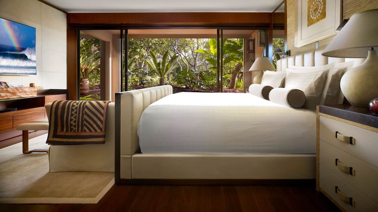 Guest rooms and suites that overlook the resort’s lush tropical gardens offer a relaxing way to start the day.