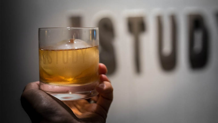 The Study at Modern Honolulu gives singles a fun place to mingle at Happy Hour.