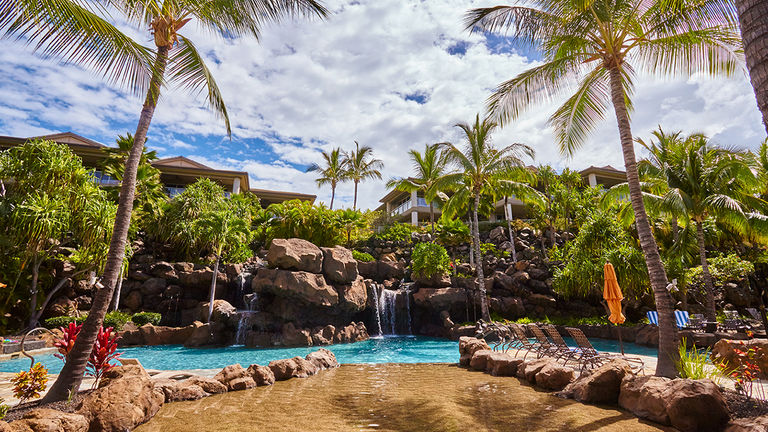 Hoolei features a private saltwater pool for its guests, complete with waterfalls, jacuzzis and a beach.