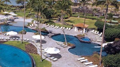 Marriott Waikoloa’s grounds feature swimming pools, ancient fishponds and ocean views. // © 2017 Marriott Vacation Club