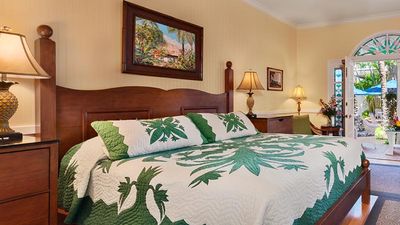 Guest rooms at The Plantation Inn feature decor reminiscent of Lahaina homes in the early 1900s. // © 2017 The Plantation Inn