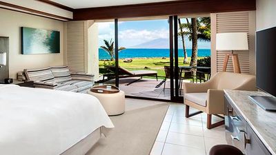 Wailea Beach Resort guestrooms offer a contemporary decor inspired by Maui's natural beauty. // © 2017 Wailea Beach Resort - Marriott, Maui