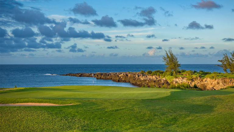 Kapalua Bay's 17th is Maui's only hole that plays over the Pacific Ocean.