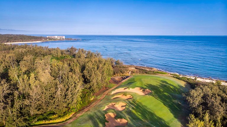 Once players get past the series of bunkers at Turtle Bay's 17th hole, they enjoy panoramic scenery from Oahu's northernmost tip.