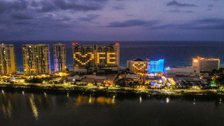 Royalton Suites Cancun looks to spread a message of “fe” (faith).