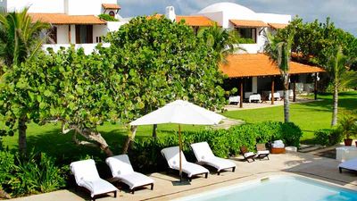 In addition to the property’s two pools, guests have easy access to the beach. // © 2014 Esencia 2
