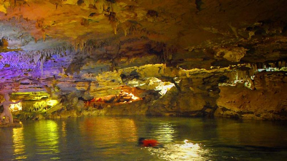 An underground cenote at Ecopark Kantun-Chi // © 2015 Thinkstock 3