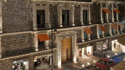 Downtown Mexico offers intimate courtyard and rooftop terrace spaces. // © 2013 Jaime Navarro 2
