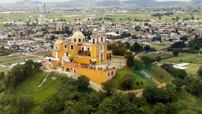 On Cinco de Mayo, thousands descend on Puebla for a military parade. // © 2017 iStock