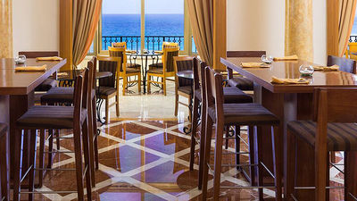 JW Marriott Cancun Resort & Spa’s Club 91 offers a variety of amenities for guests. // © 2015 JW Marriott