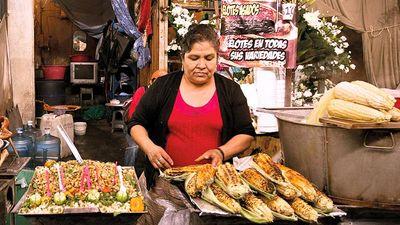 Intrepid’s Real Food Adventure takes guests to a traditional Mexican street market. // © 2017 Intrepid Travel