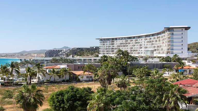 With 374 rooms and suites, Le Blanc Spa Resort Los Cabos is only one of several oceanfront properties that have opened along the Tourist Corridor in 2018, greatly increasing availability.