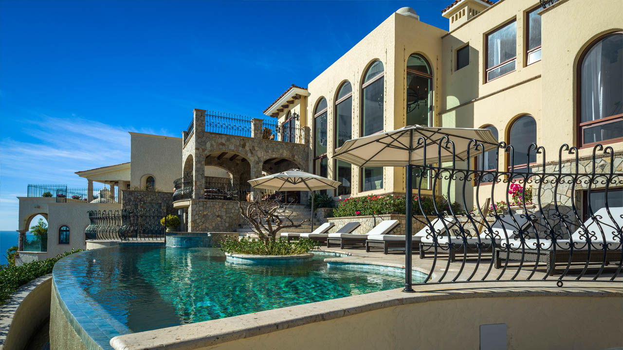 Blue Desert is a new private villa service in Mexico.