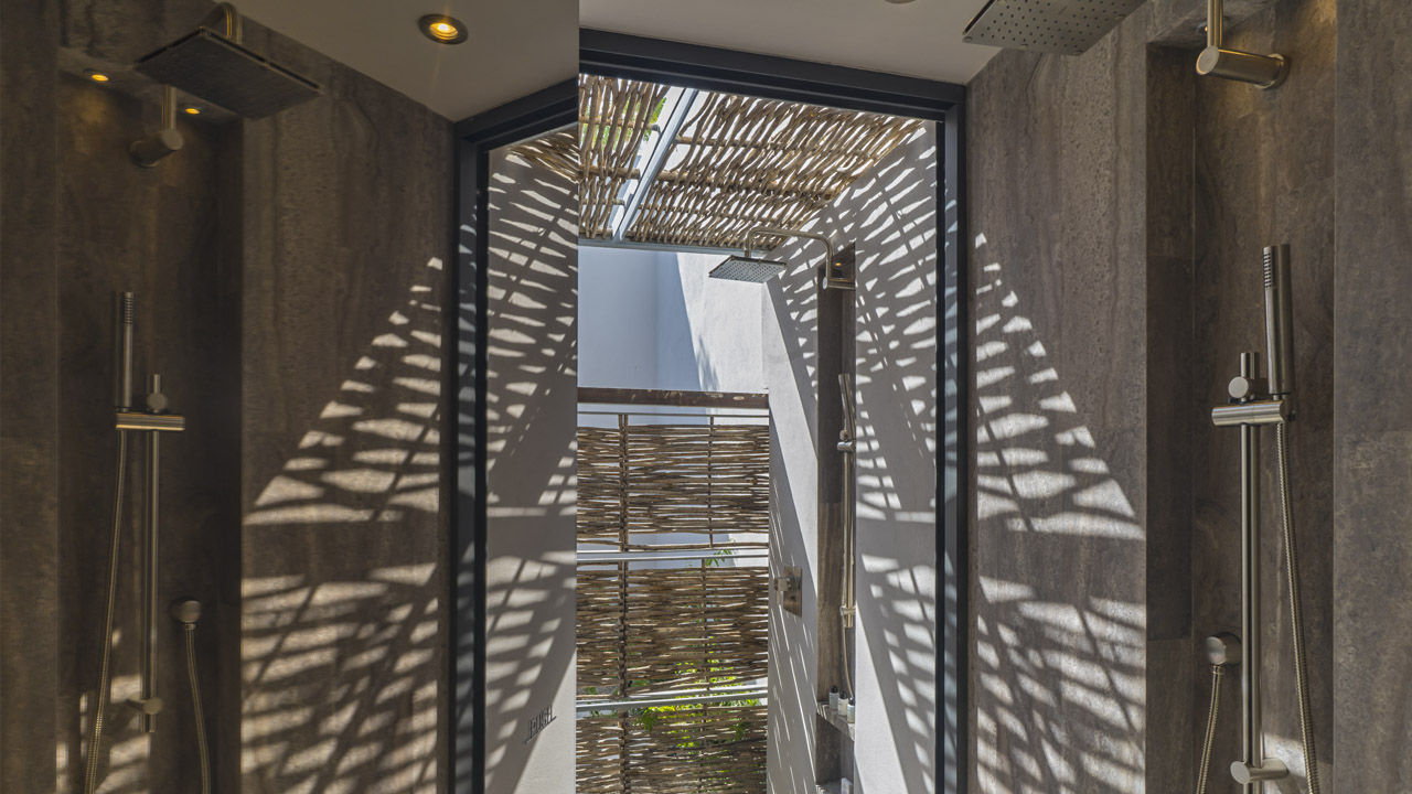 Few things say “vacation” like “outdoor shower.”
