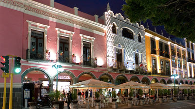 Cafes and historic structures are among sights in the “zocalo,” or city square, in Puebla. // © 2015 Mexico Tourism Board