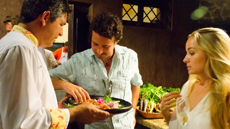 Cooking classes at Los Tamarindos teach visitors about local flavors.