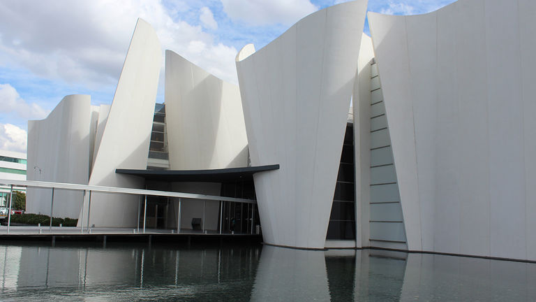 Museo Internacional del Barroco features a sleek exterior.