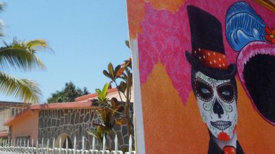 Working artist Gloria Ruenitz offers art workshops in Todos Santos.  // © Gloria Ruenitz F